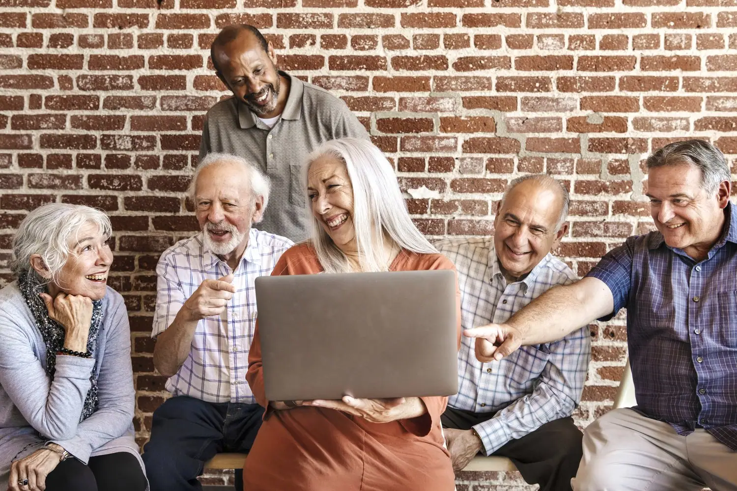 Cyberbezpieczeństwo dla seniorów - praktyczny przewodnik
