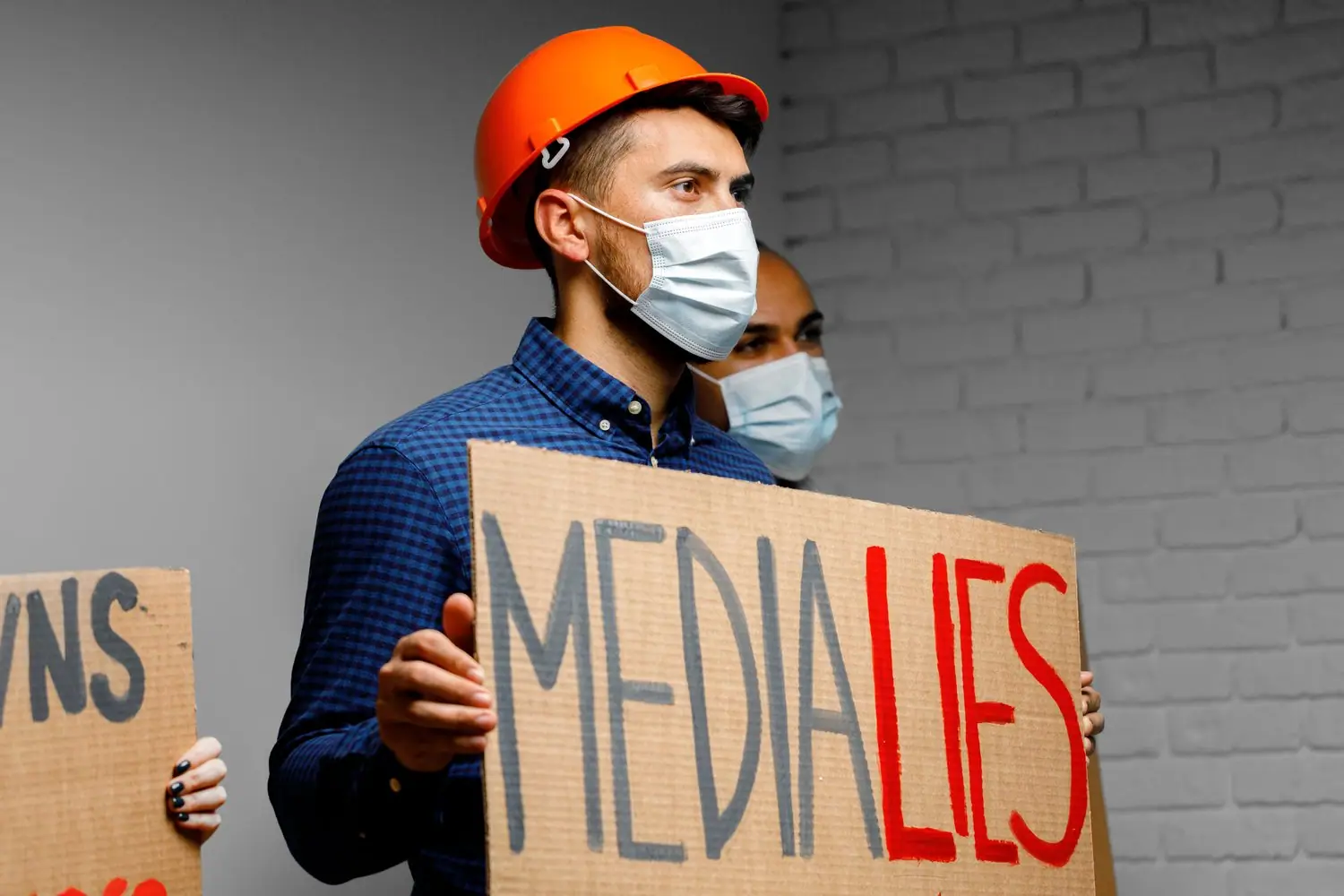 Świadoma konsumpcja mediów - jak nie dać się manipulacji