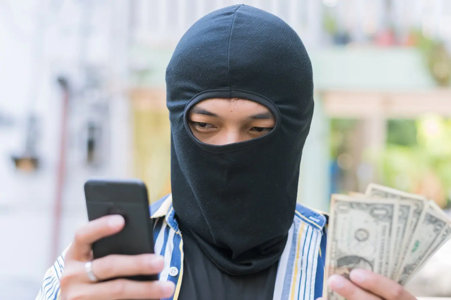 Pomoc dla ofiar oszustw internetowych - gdzie zgłaszać i jak odzyskać pieniądze